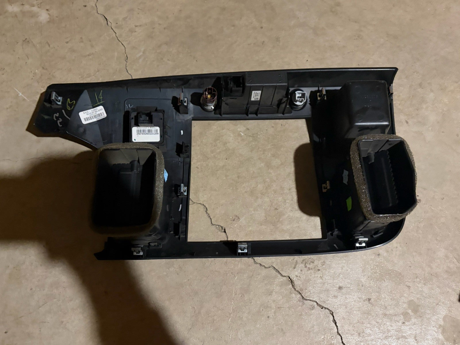 07-13 Silverado Sierra Dash Radio Climate Control Bezel Trim 4X4 Switch USB