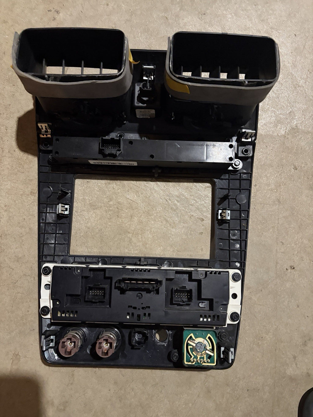 06 07 08 09 10 HUMMER H3 DASH CENTER RADIO DISPLAY CLIMATE CONTROL BEZEL