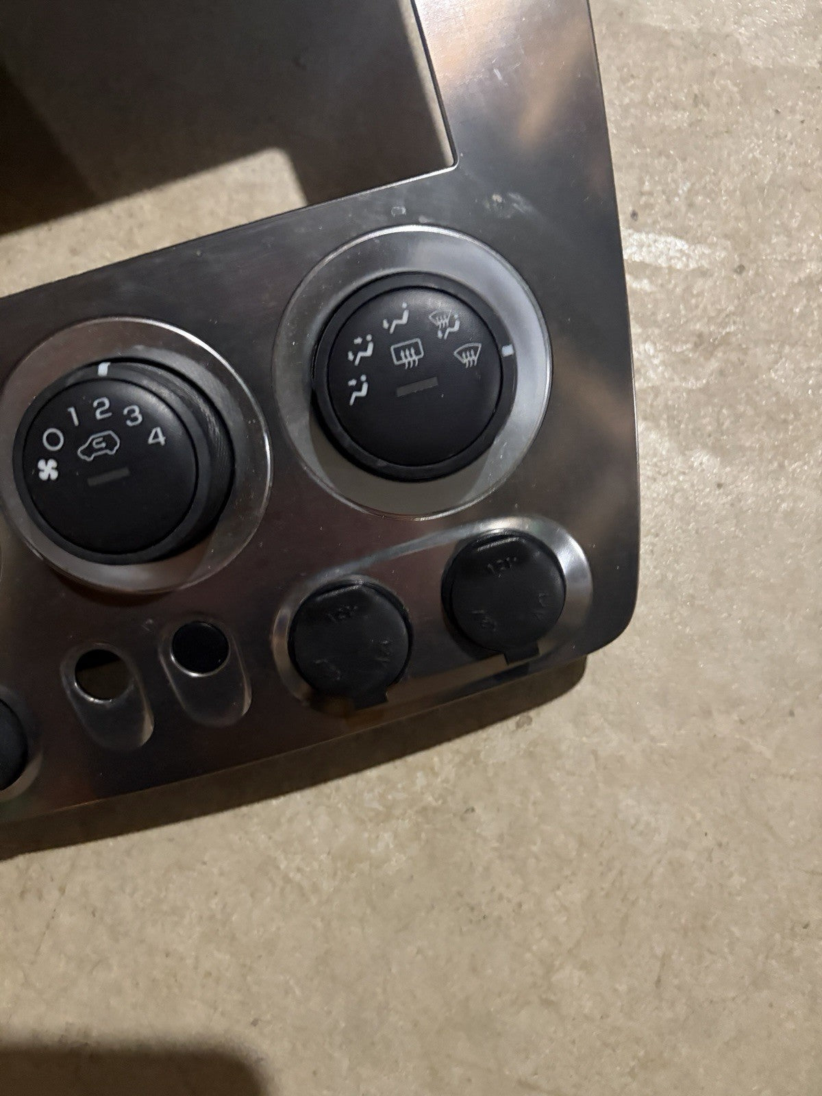 06 07 08 09 10 HUMMER H3 DASH CENTER RADIO DISPLAY CLIMATE CONTROL BEZEL